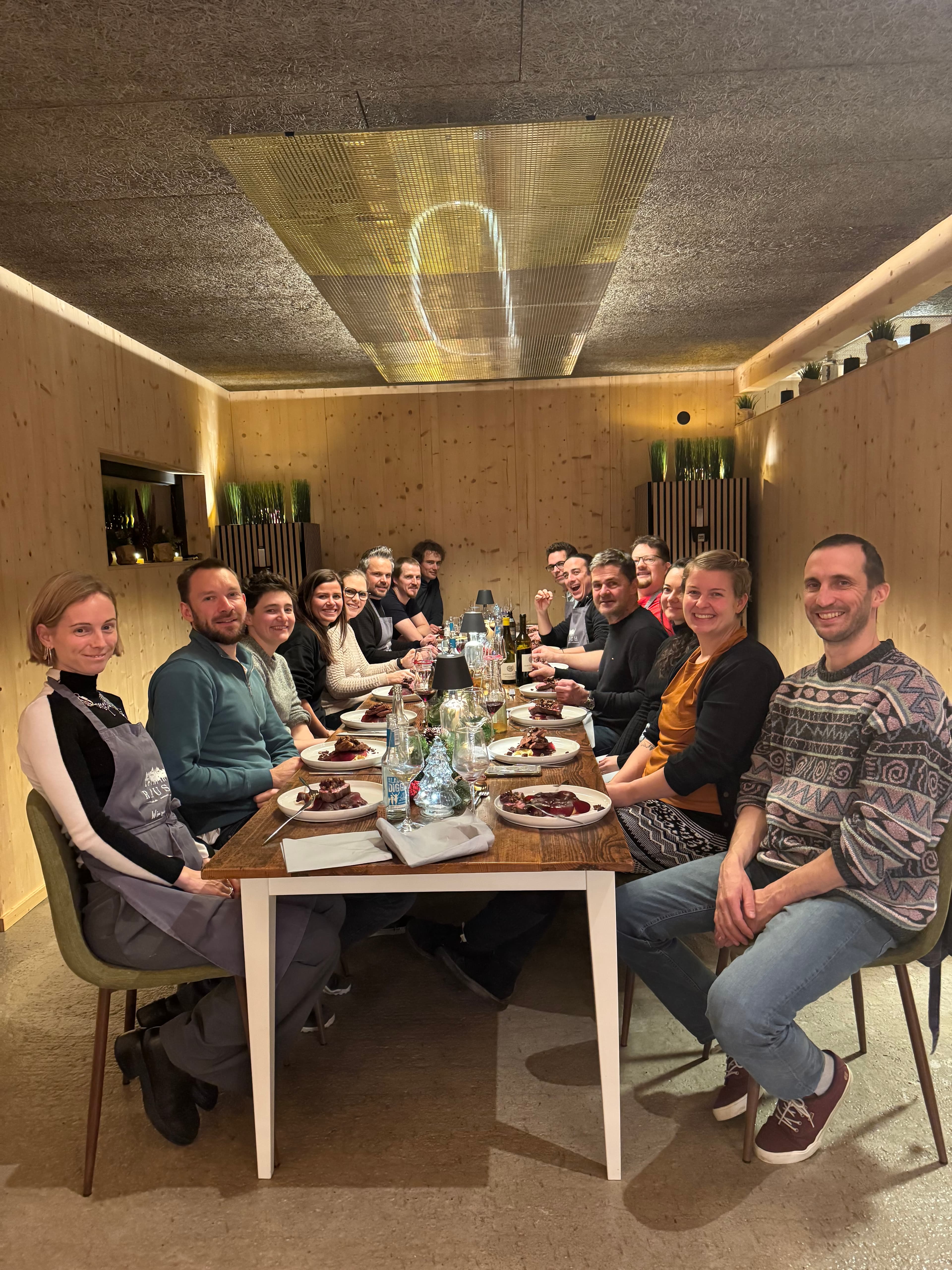 Gemeinsam essen, gemeinsam hinschauen. Wir wünschen frohe Festtage! Cover